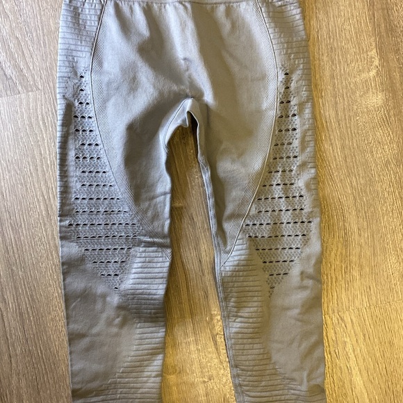 Light gray workout leggings - Picture 2 of 3